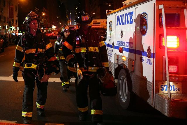 Un mort și alte 36 de persoane rănite în urma unei explozii la un șantier naval din New York