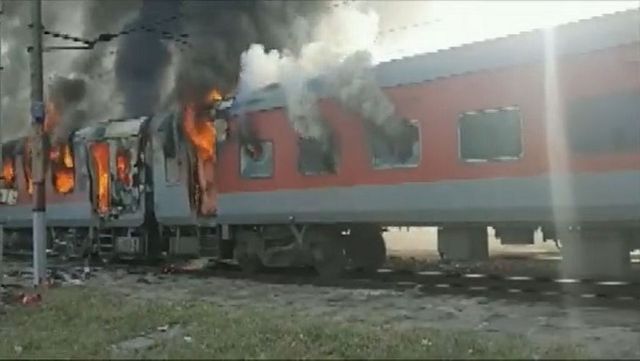 Two Coaches of Durg-Udhampur Express Catch Fire in MP