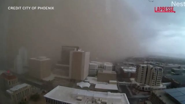 Tempesta di sabbia in Arizona, le immagini di Phoenix ricoperta di polvere