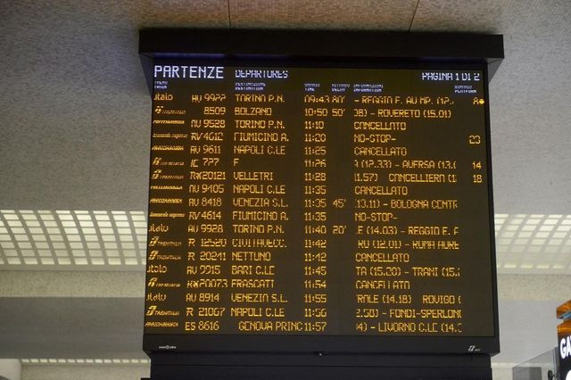 Sciopero treni lunedì 12 febbraio, orari e linee a rischio stop per Trenitalia, Italo e Trenord