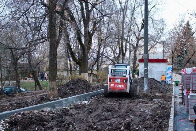 Guvernul va reabilita încă 380 de curți ale blocurilor de locuit din Chișinău