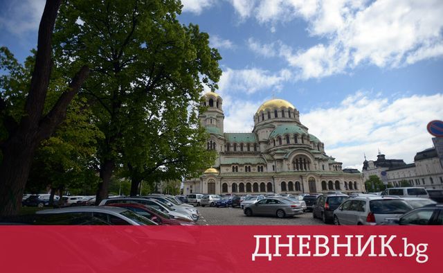 Пеевски иска паркинга до ”Александър Невски” за хората, Терзиев и Бонев отвръщат - от него зависи