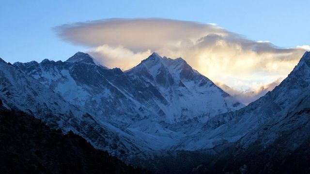 Egy mongol hegymászó a mostani szezon első halálos áldozata a Mount Everesten