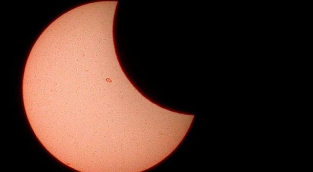 Eclissi solare 12 agosto, speciale in tv su Focus: orari, dove vederla e come ammirarla in sicurezza