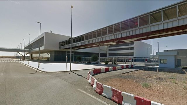 El gobierno de Page acusa al aeropuerto de Ciudad Real de querer hacer negocio con los migrantes