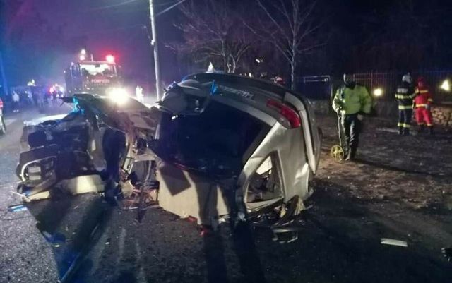 Un tânăr de 19 ani a murit după ce a intrat în depășire și a pierdut controlul volanului, în Hunedoara