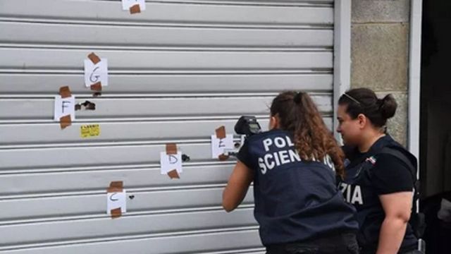 Agguato a Scampia, uomo ucciso a colpi di pistola mentre era dal barbiere