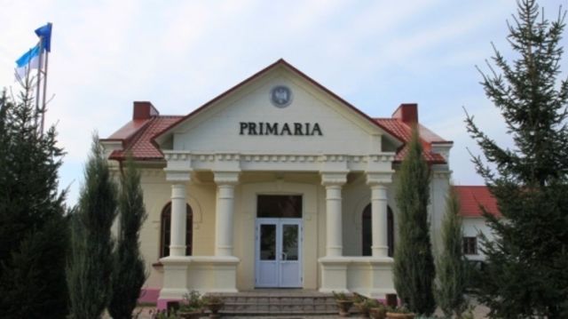 Angajații Primăriei municipiului Edineț, evacuați în urma unei alerte cu bombă