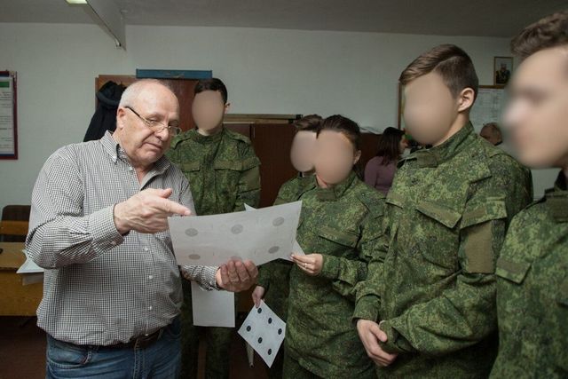 Elevii din Tiraspol, instruiți pentru război încă din liceu