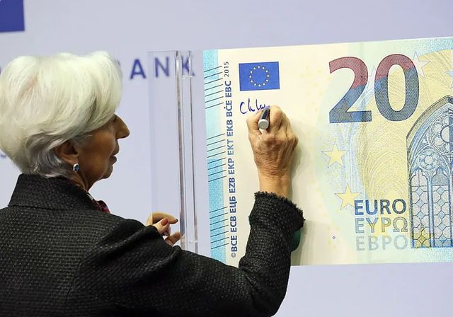 Christine Lagarde cobra 726.000 euros al año, un 56% más que su sueldo oficial al frente del BCE
