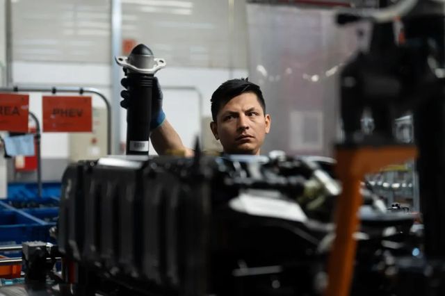 Los 22 millones de afiliados que celebra el Gobierno frente a los 21,88 reales: ¿de dónde salen los 128.000 de más?