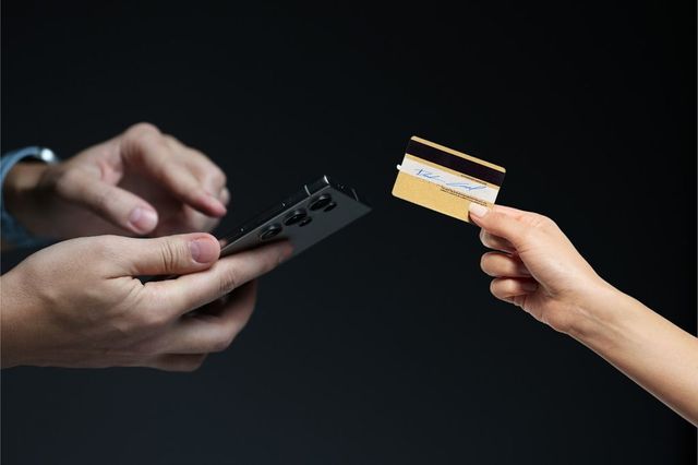 Un bărbat a fost condamnat la 7 ani de închisoare pentru patru episoade de escrocherie cu tehnică agricolă