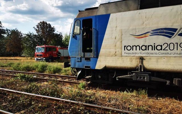Incendiu la locomotiva unui tren de persoane care circula de la București la Pitești
