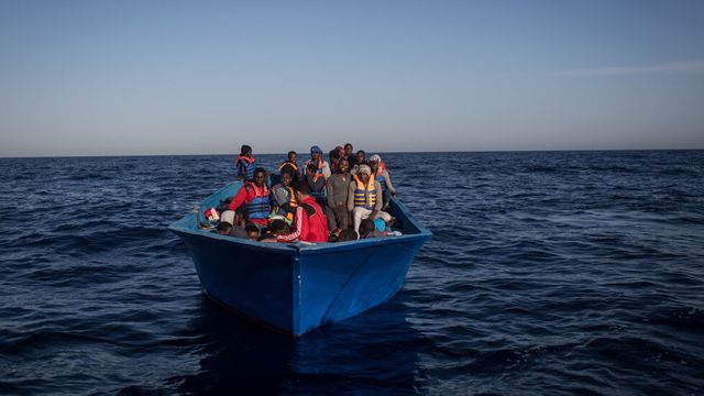 Най-малко осем мигранти загинаха, а 17 се водят за изчезнали след корабокрушение край Испания - Труд