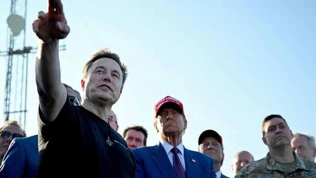 SpaceX, Musk assiste insieme a Trump al sesto lancio di prova del razzo Starship