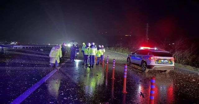 Un avion de luptă turcesc s-a prăbușit lângă o autostradă. Pilotul a murit