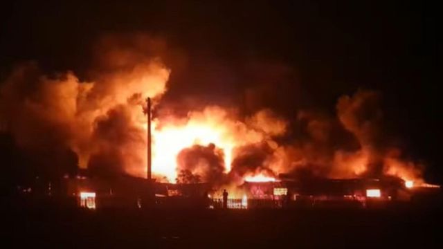 Incendiu devastator la un depozit de mase plastice din Barlad