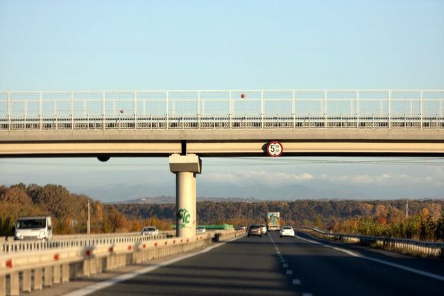 Restricții de tonaj, luni, pe drumuri naționale și autostrăzi, din cauza caniculei. Județele vizate