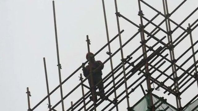 L'Ue lima le stime sull'Italia, il Pil del 2025 a +0,4% rispetto allo 0,7%