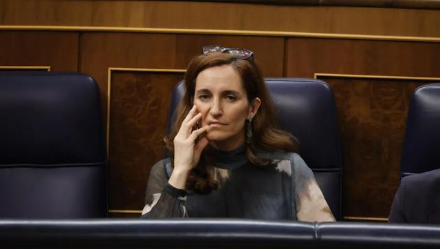 Mónica García no cree que los médicos estén mal pagados: «Cobran lo mismo que un ministro de media»