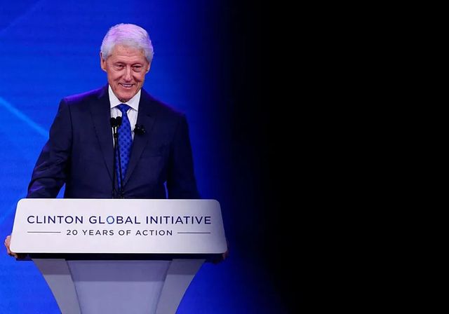 Clinton afirma que no sabía nada de los delitos de Epstein y que no hizo “nada malo”