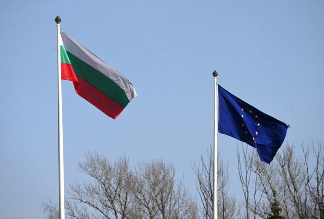 Atenționare de călătorie pentru românii care merg în Bulgaria. Restricții de circulație din cauza codului roșu de ploi abundente