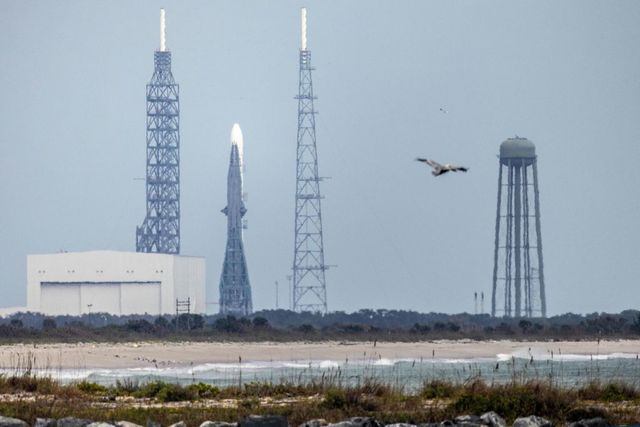 Lanciato il razzo New Glenn di Bezos, primo test in volo