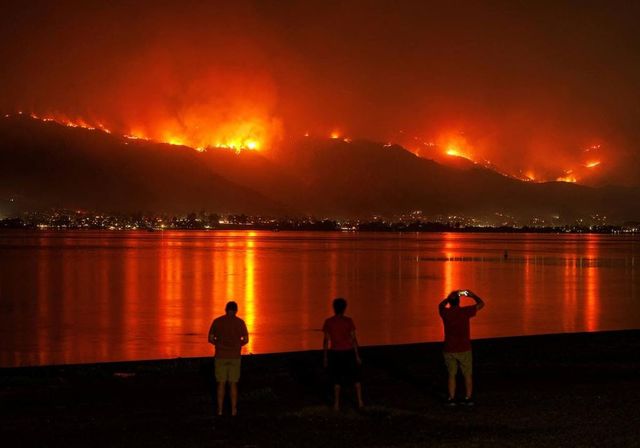 El fuego amenaza Los Ángeles