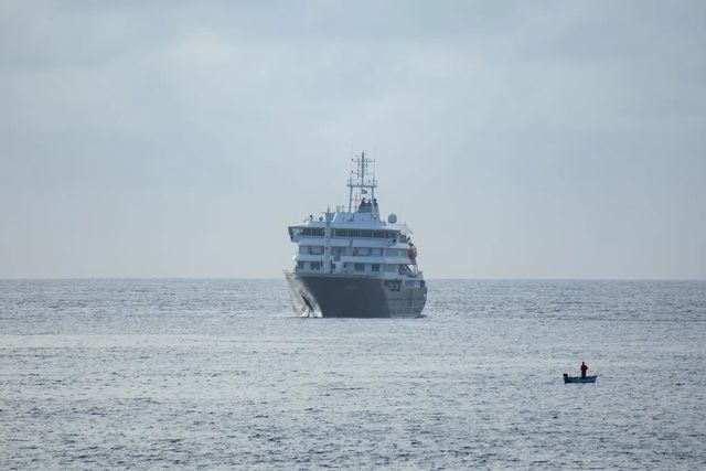 Los 14 españoles confinados en el crucero del brote de hantavirus:«Estamos bien y sin síntomas»