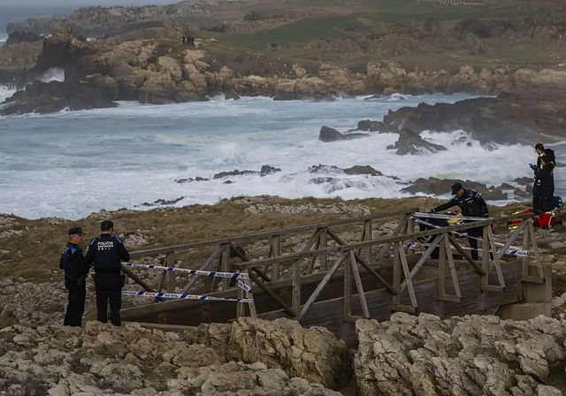 Costas responsabiliza al ingeniero y al jefe de obra del diseño y ejecución de la pasarela de Santander que colapsó
