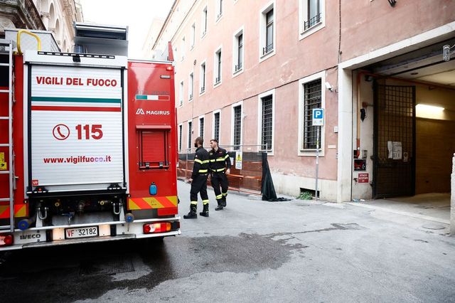 Incendio in appartamento a Bresso, morto un 60enne e ferito suo fratello