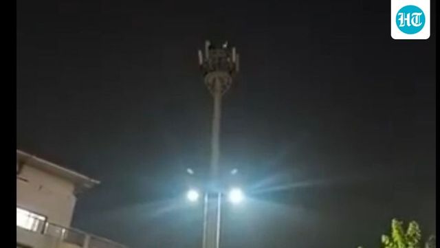 Jharkhand man climbs 100 ft mobile tower after exam irregularities prevent wife from getting job