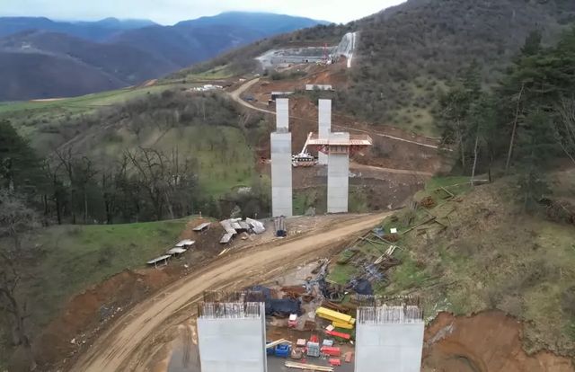 Au început săpăturile la un nou tunel pe autostrada Sibiu-Pitești