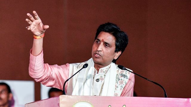 Kumar Vishwas invokes Ramayana in veiled dig at Shatrughan Sinha, stokes row