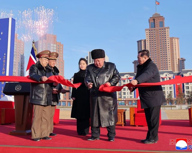 Kim Jong-un inaugurează un nou cartier de locuințe pentru familiile soldaților nord-coreeni uciși în Ucraina
