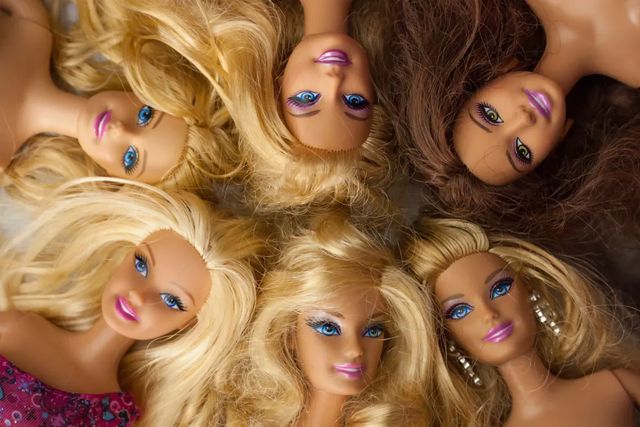 Mattel lansează prima păpușă Barbie cu autism