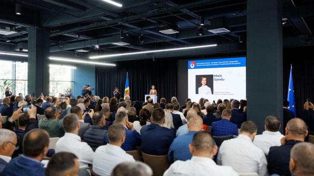 Maia Sandu promovează colaborarea transfrontalieră pentru investiții și dezvoltare la Forumul Internațional de la Chișinău