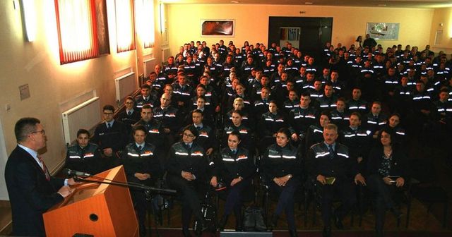 Un profesor de la Școala de Poliție Câmpina, acuzat de hărțuire sexuală de către o elevă
