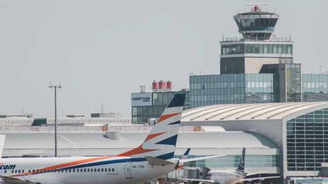 V noci přistál v Praze další repatriační let, přivezl Čechy z Ománu