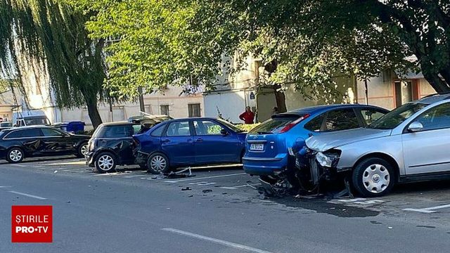 Șapte mașini lovite de o șoferiță pe o stradă din municipiul Focșani