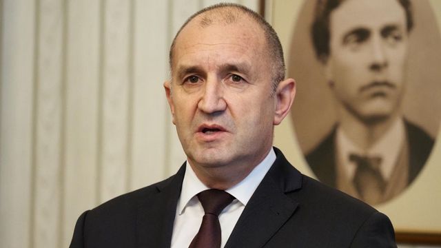 Изненадващ ход на Радев с третия мандат