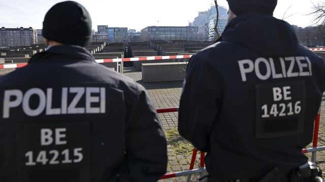 Двама убити при стрелба край летището във Франкфурт