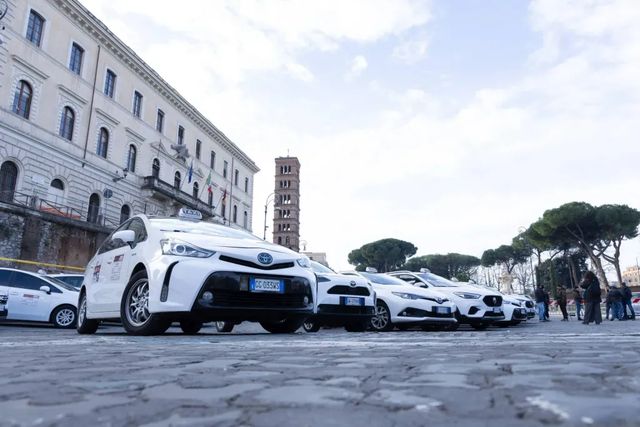 Tassisti in sciopero contro Uber, Salvini convoca un incontro