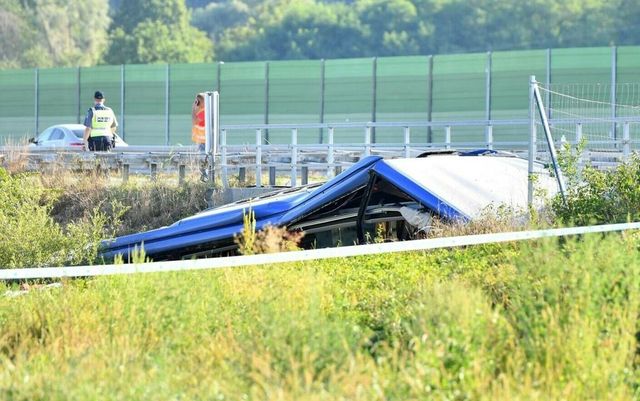 Cel puțin 11 morți și 34 de răniți după ce un autocar polonez s-a răsturnat în Croația