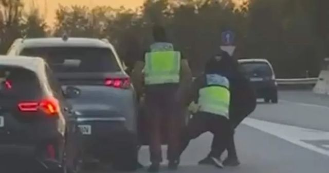 Los Mossos buscan a cinco hombres que perpetraron un secuestro en la AP-7 disfrazados de policías
