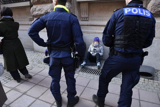 Poliția suedeză a săltat-o pe activista Greta Thunberg pentru a doua oară în tot atâtea zile