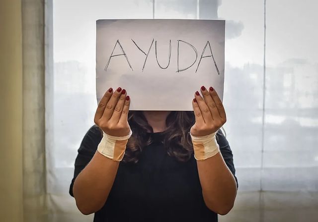 Los suicidios juveniles siguen desbocados mientras caen los de adultos