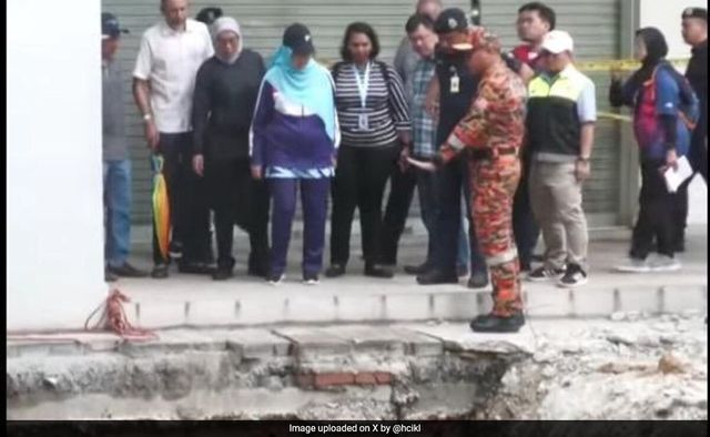 Malaysia ends search ops to find Indian tourist who fell into sinkhole