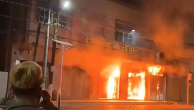 12 oameni au murit după un incendiu izbucnit într-un bloc din China