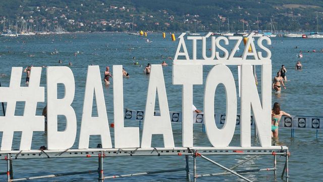Elmarad a hétvégi Balaton-átúszás, új időpontot jelentettek be